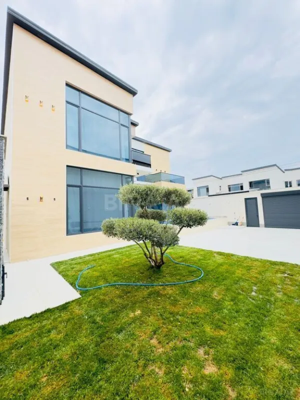 Satılır 6 otaqlı həyət evi 250 m²