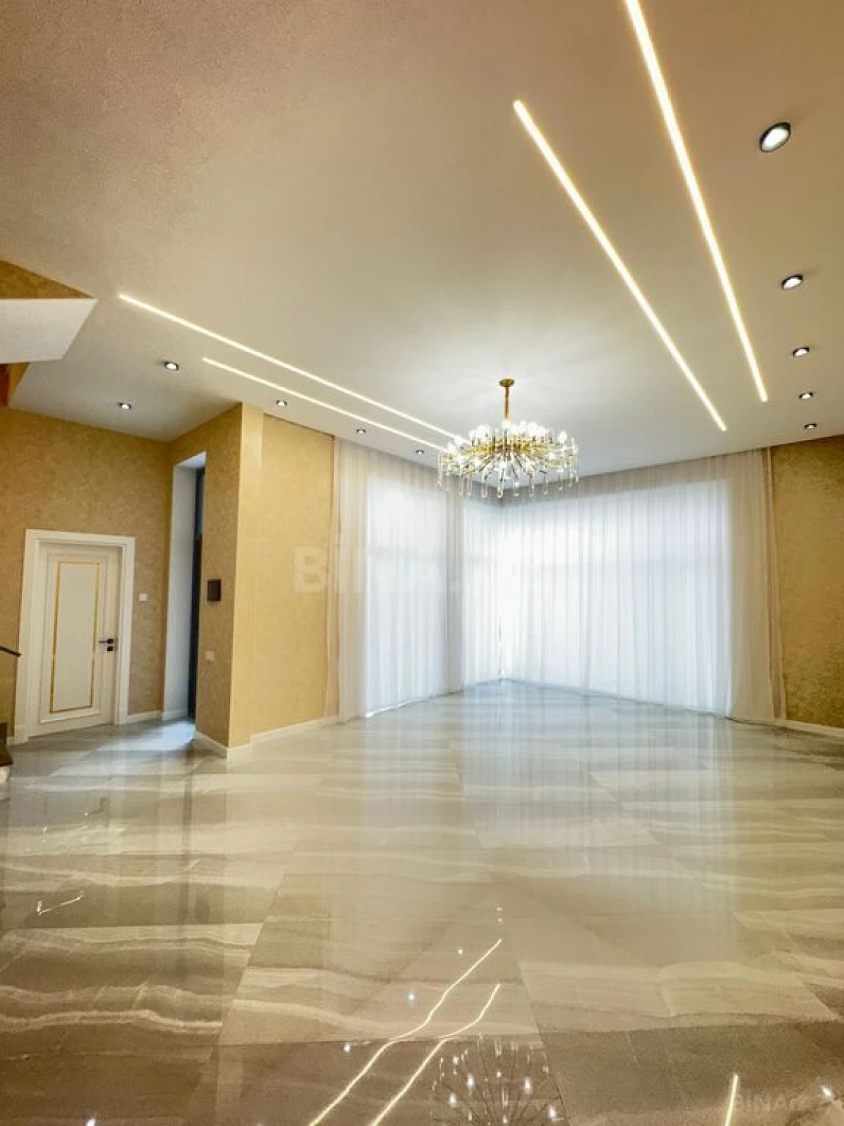 Satılır 6 otaqlı həyət evi 250 m²