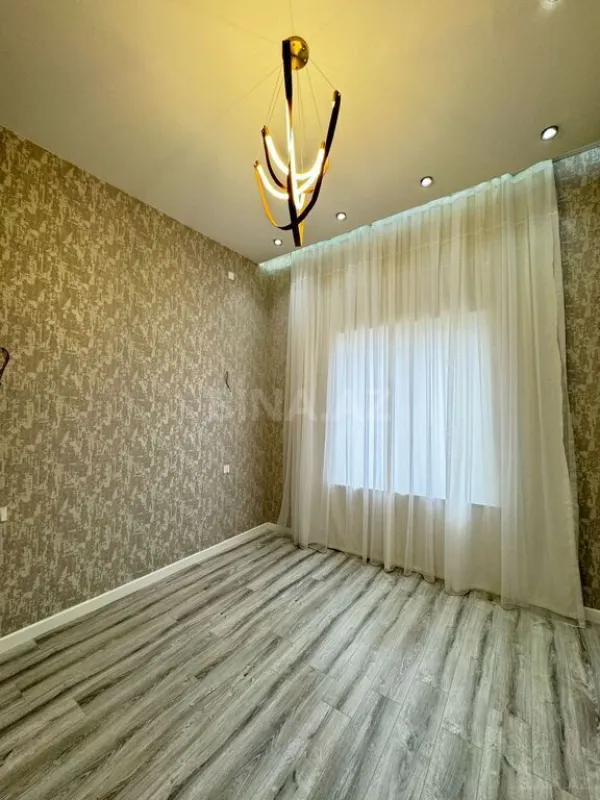 Satılır 6 otaqlı həyət evi 250 m²