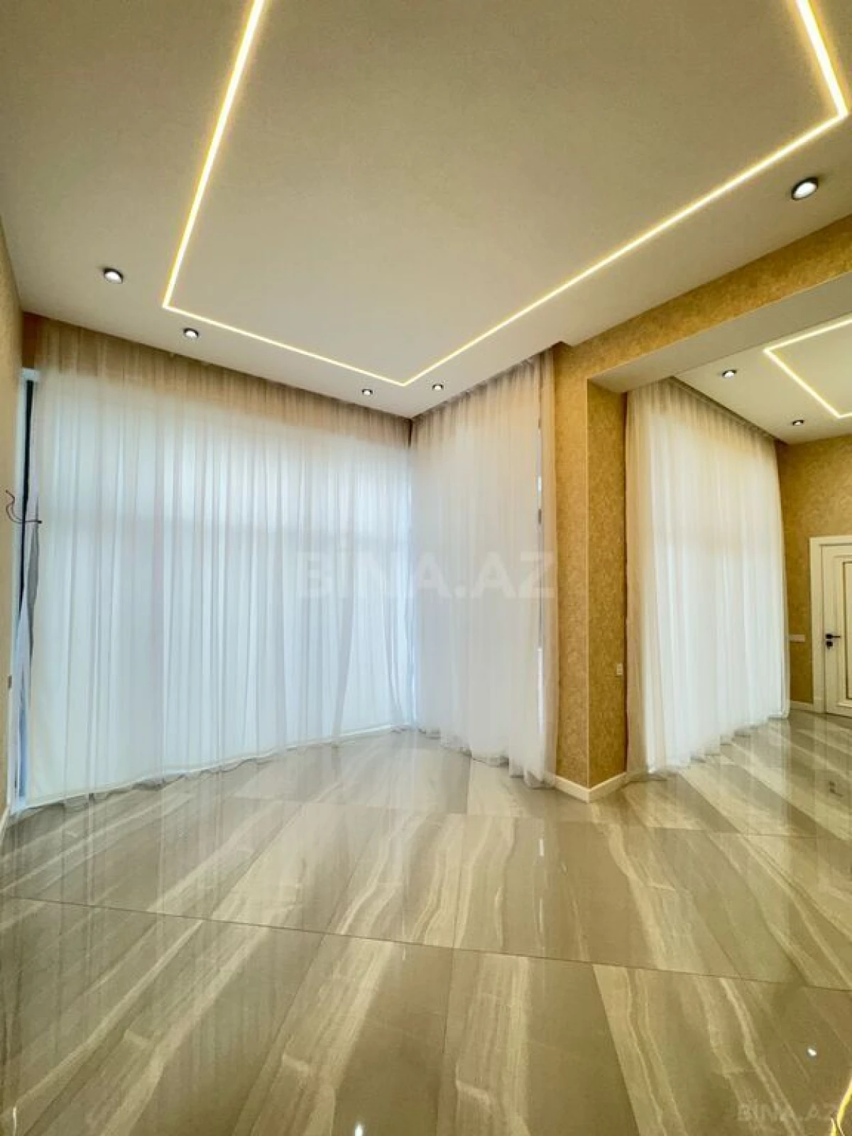 Satılır 6 otaqlı həyət evi 250 m²