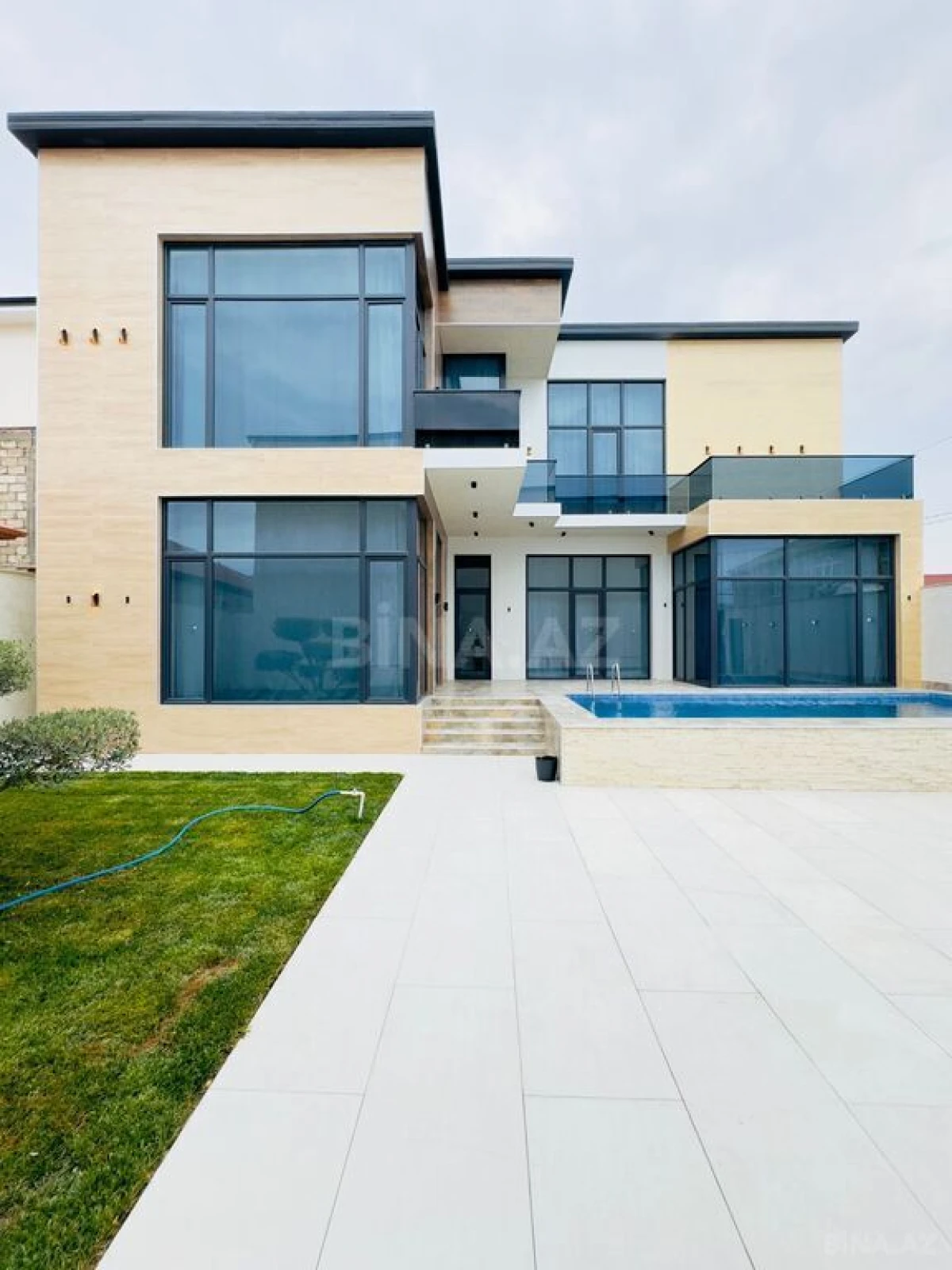 Satılır 6 otaqlı həyət evi 250 m²