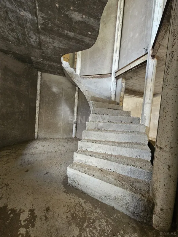 Satılır 7 otaqlı həyət evi 430 m²