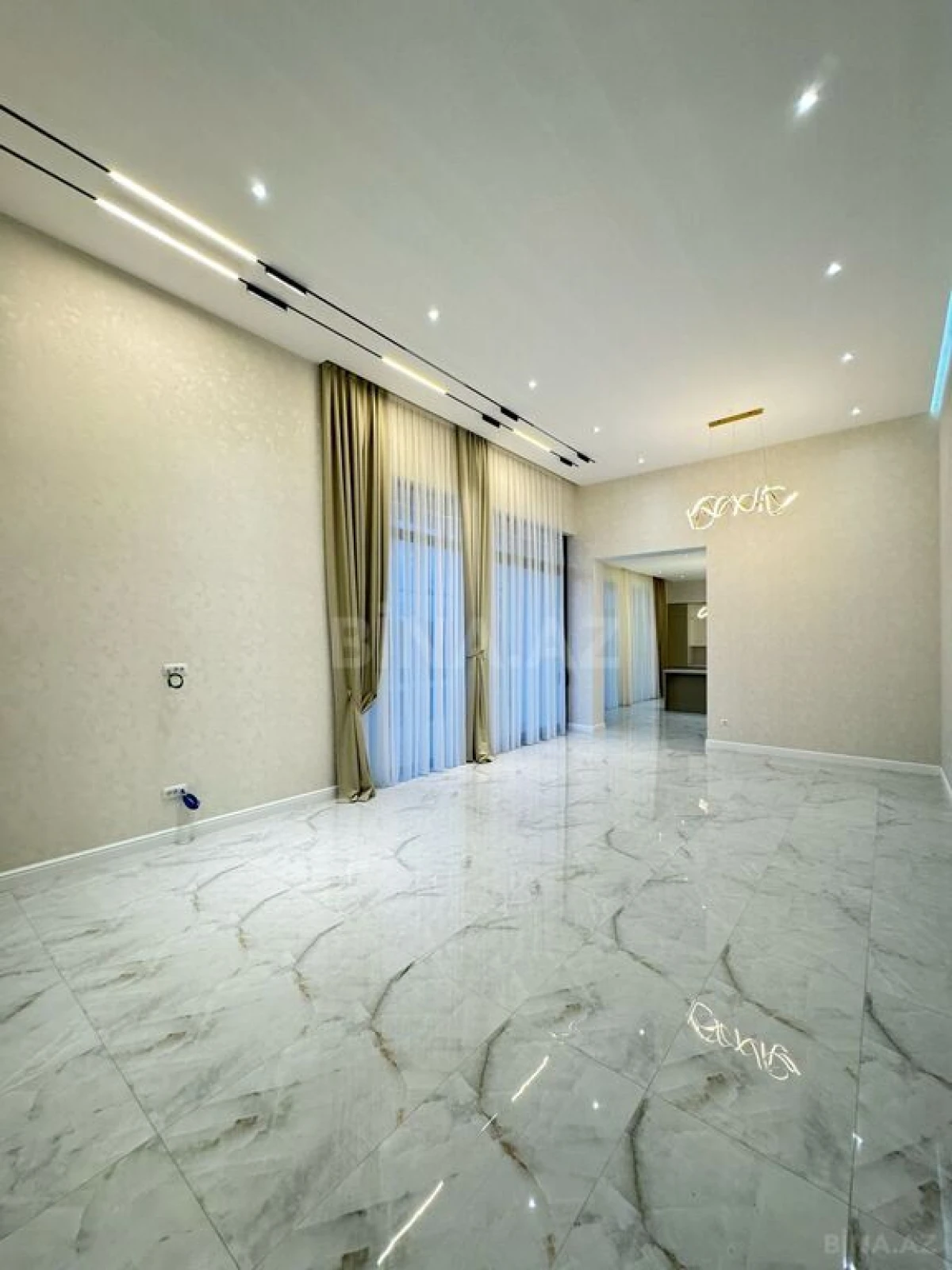 Satılır 6 otaqlı həyət evi 400 m²