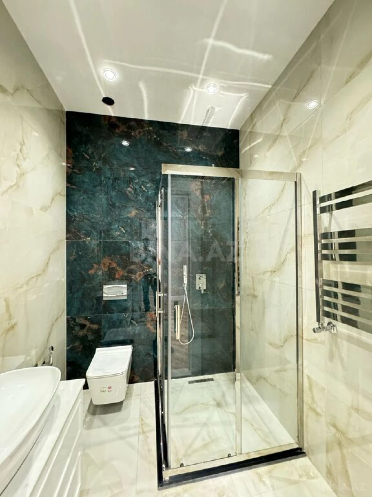 Satılır 6 otaqlı həyət evi 400 m²