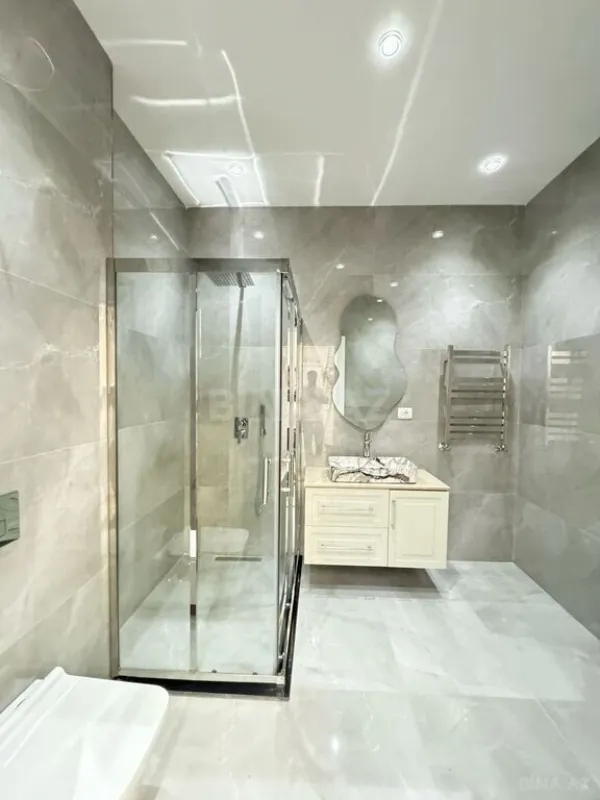 Satılır 6 otaqlı həyət evi 400 m²