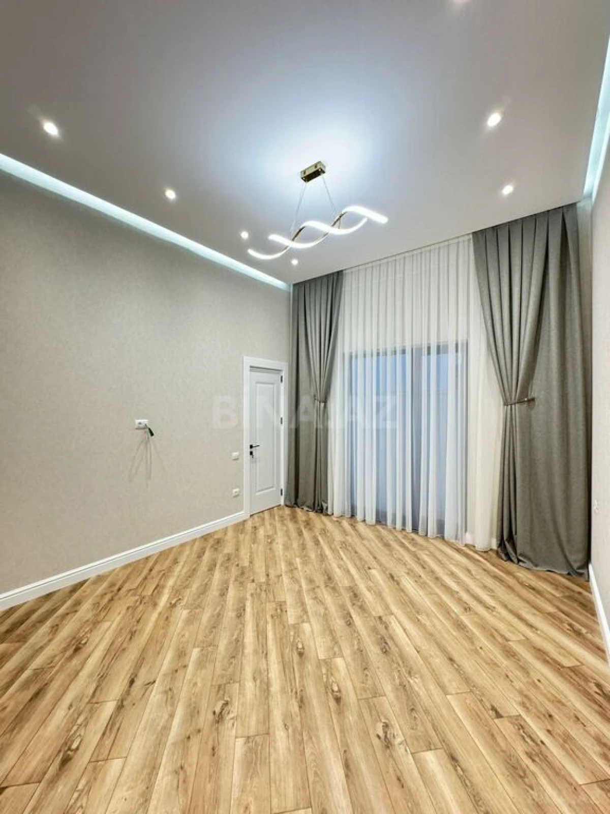 Satılır 6 otaqlı həyət evi 400 m²