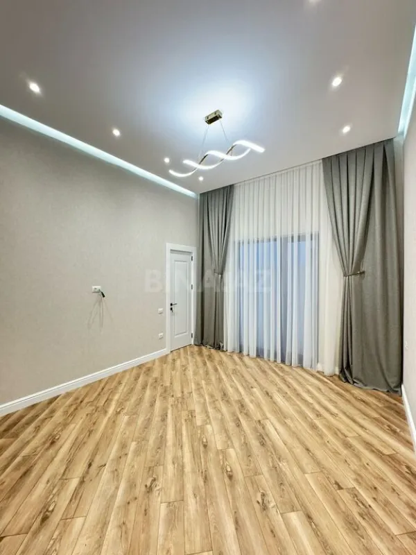 Satılır 6 otaqlı həyət evi 400 m²
