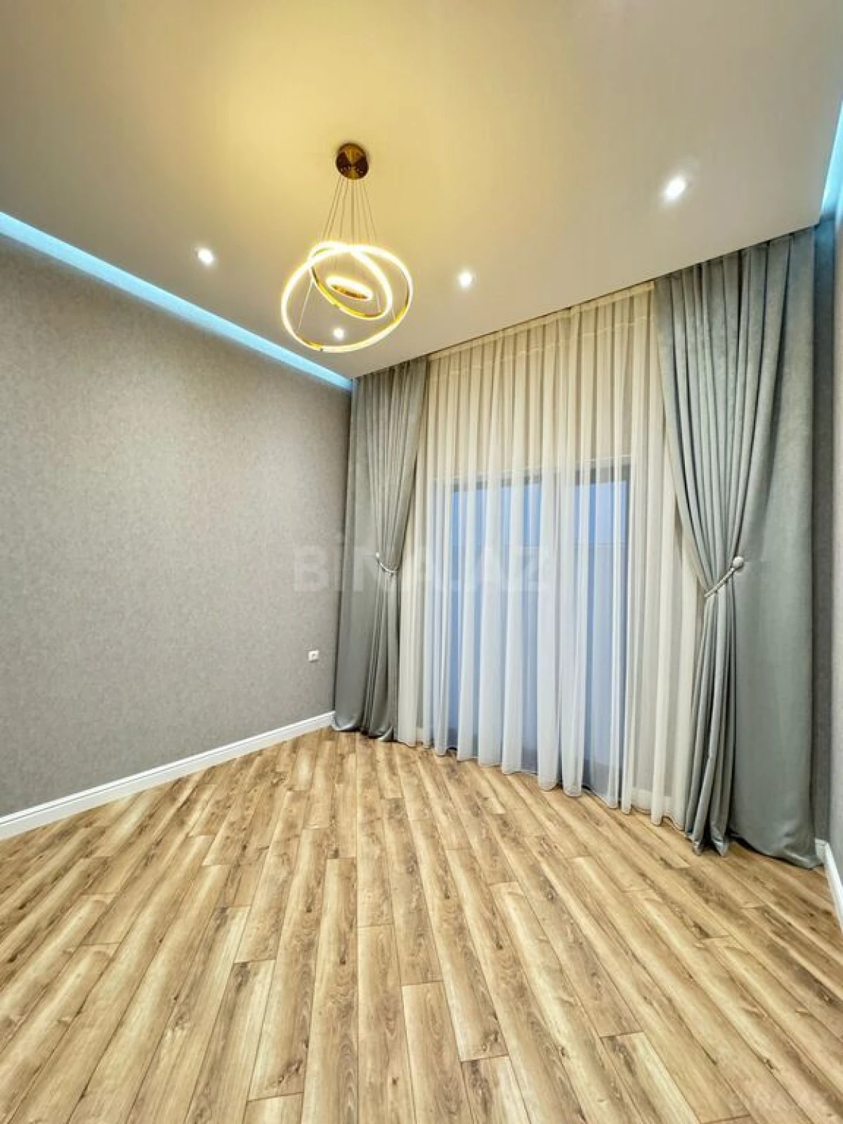 Satılır 6 otaqlı həyət evi 400 m²