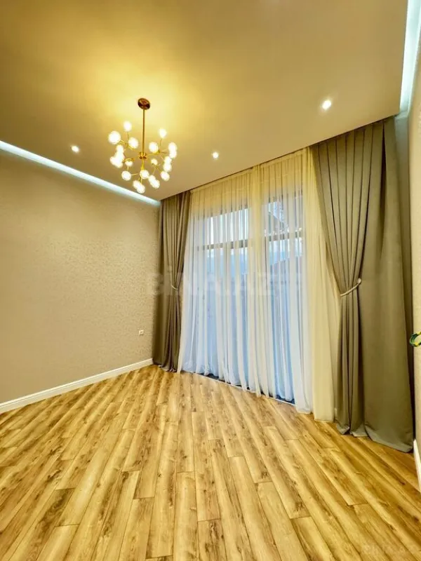 Satılır 6 otaqlı həyət evi 400 m²