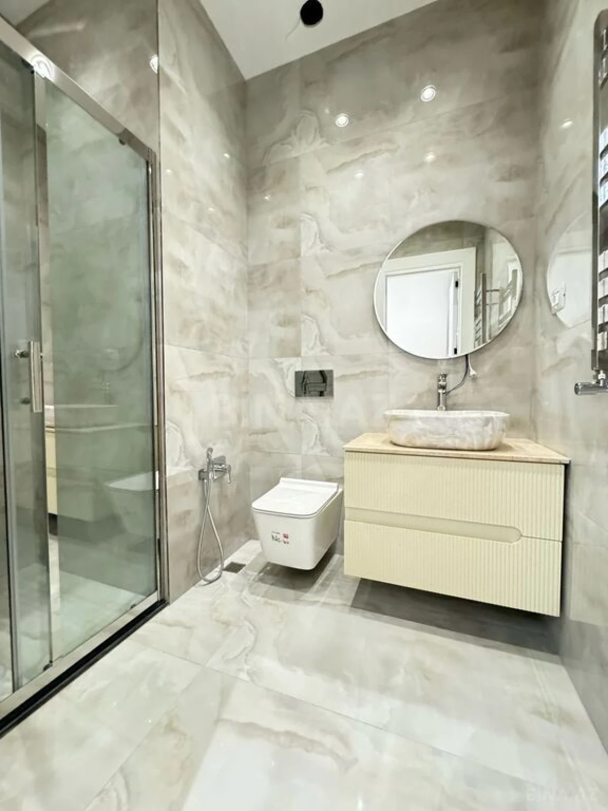 Satılır 6 otaqlı həyət evi 400 m²