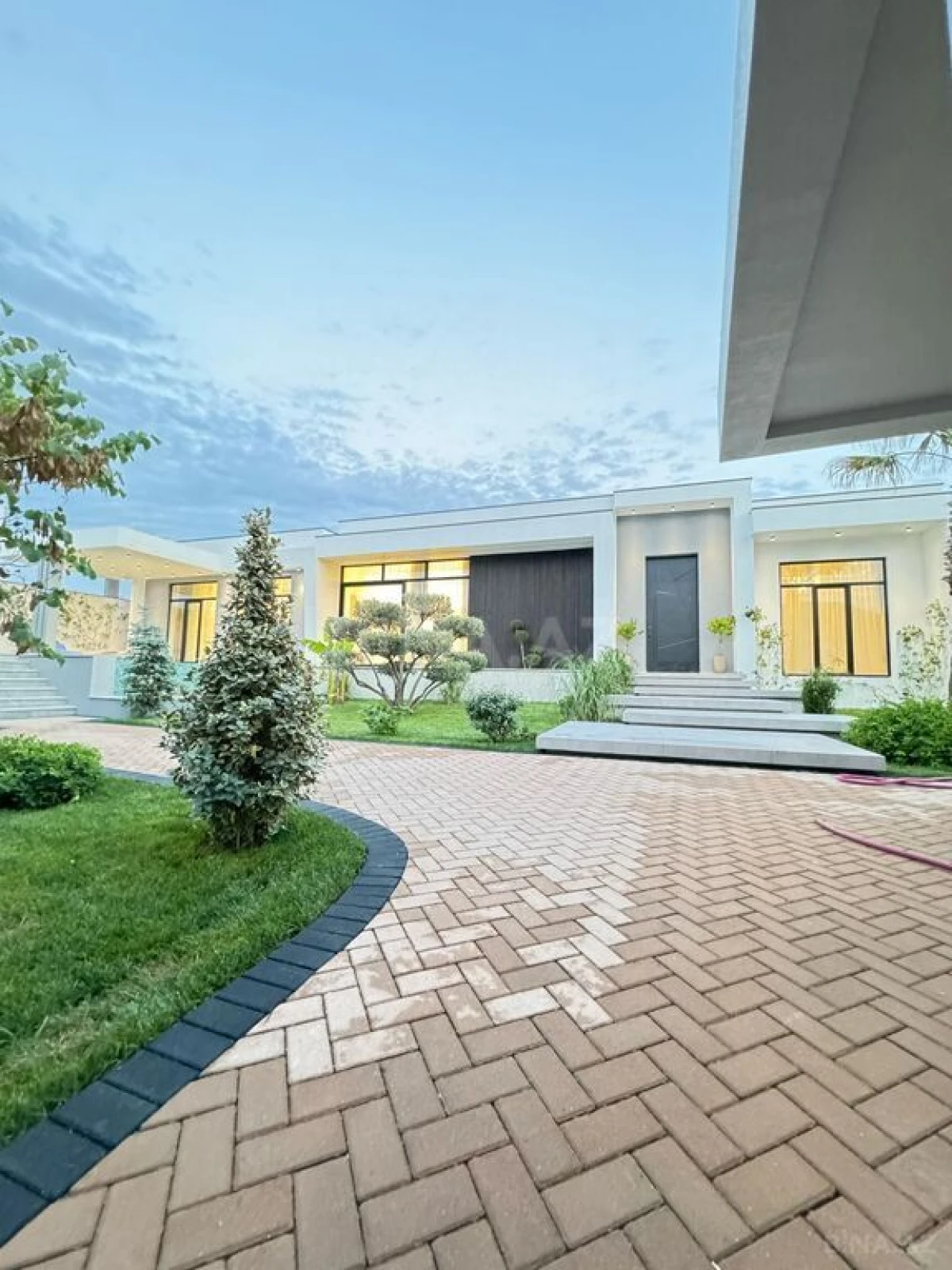 Satılır 6 otaqlı həyət evi 400 m²