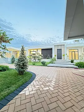 Satılır 6 otaqlı həyət evi 400 m²