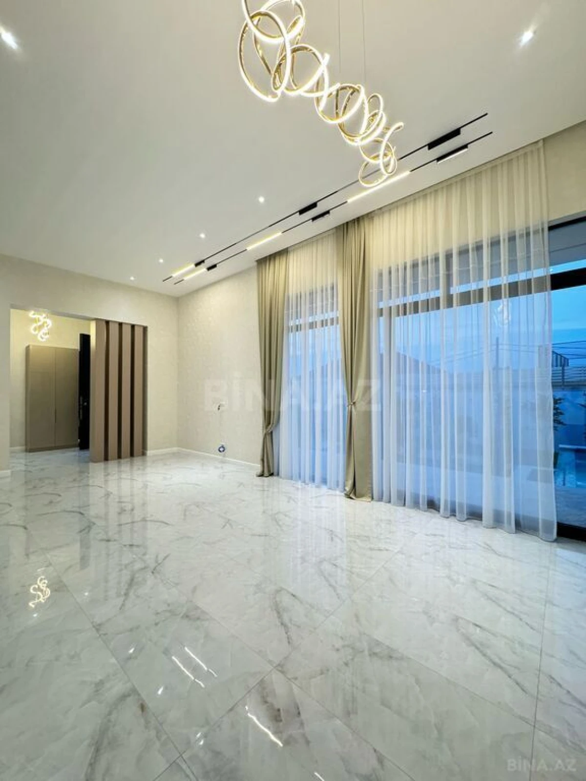 Satılır 6 otaqlı həyət evi 400 m²