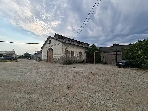 Satılır obyekt 4600 m²