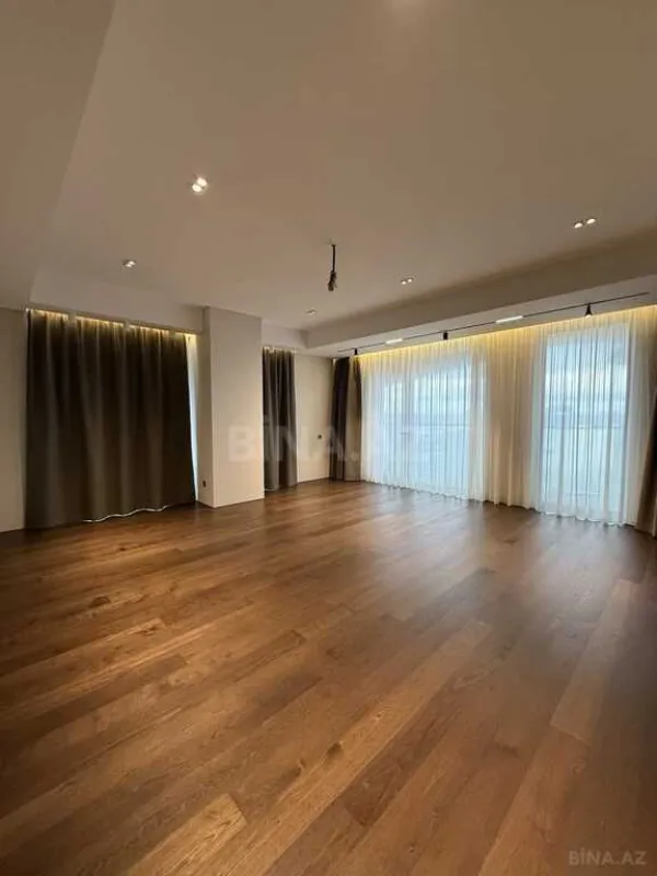 Satılır 4 otaqlı mənzil 288 m²