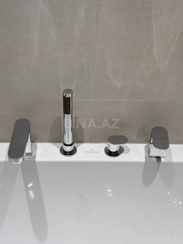 Satılır 4 otaqlı mənzil 288 m²