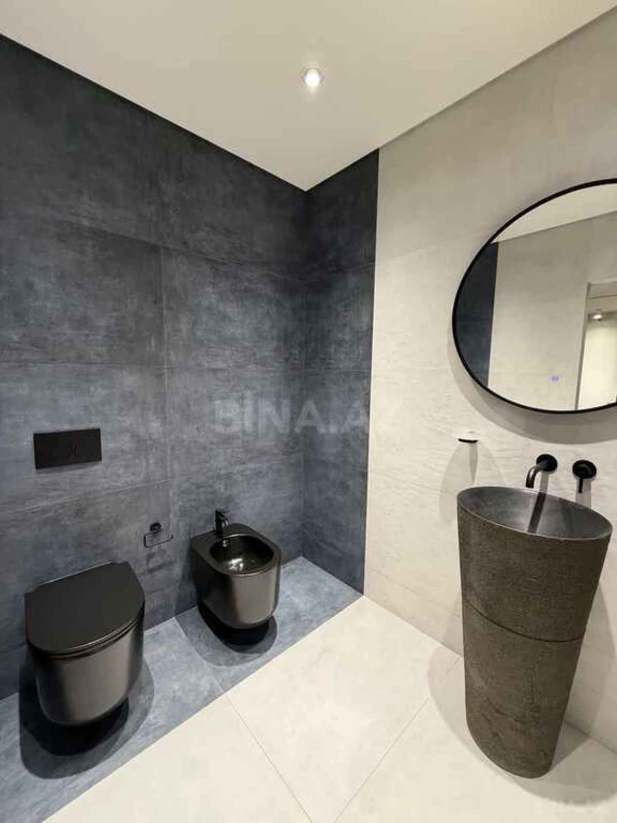 Satılır 4 otaqlı mənzil 288 m²