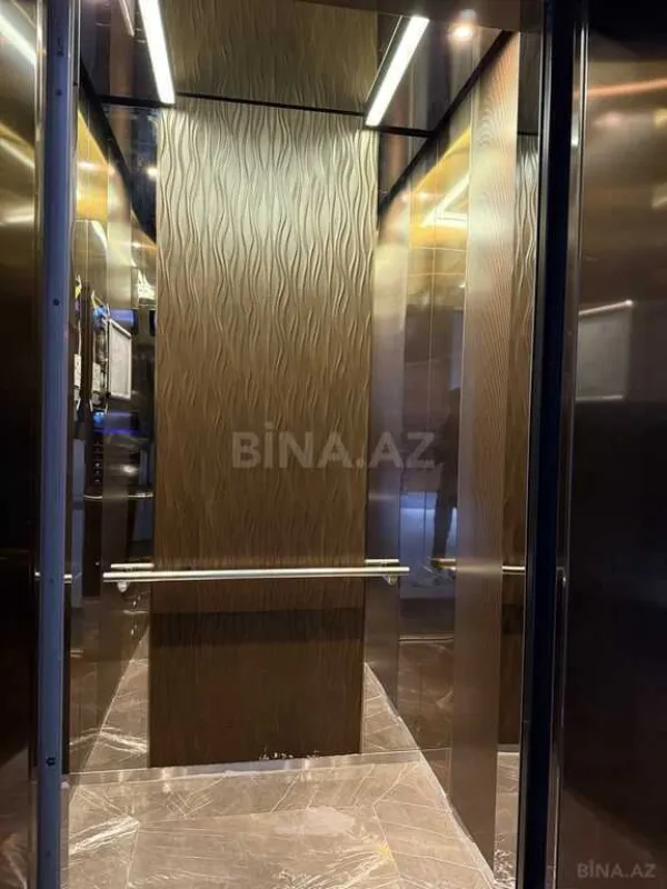 Satılır 4 otaqlı mənzil 288 m²