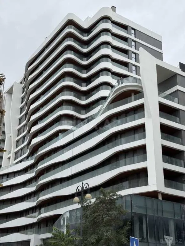 Satılır 4 otaqlı mənzil 288 m²