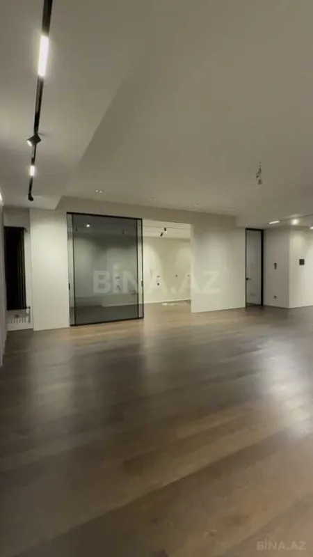 Satılır 4 otaqlı mənzil 288 m²