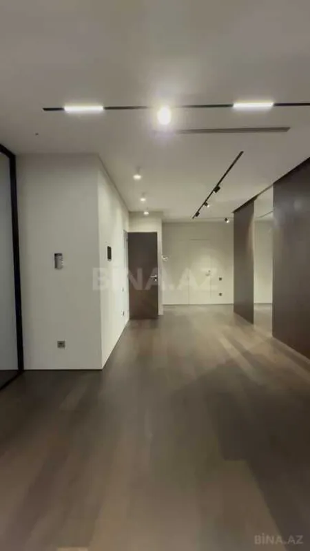 Satılır 4 otaqlı mənzil 288 m²