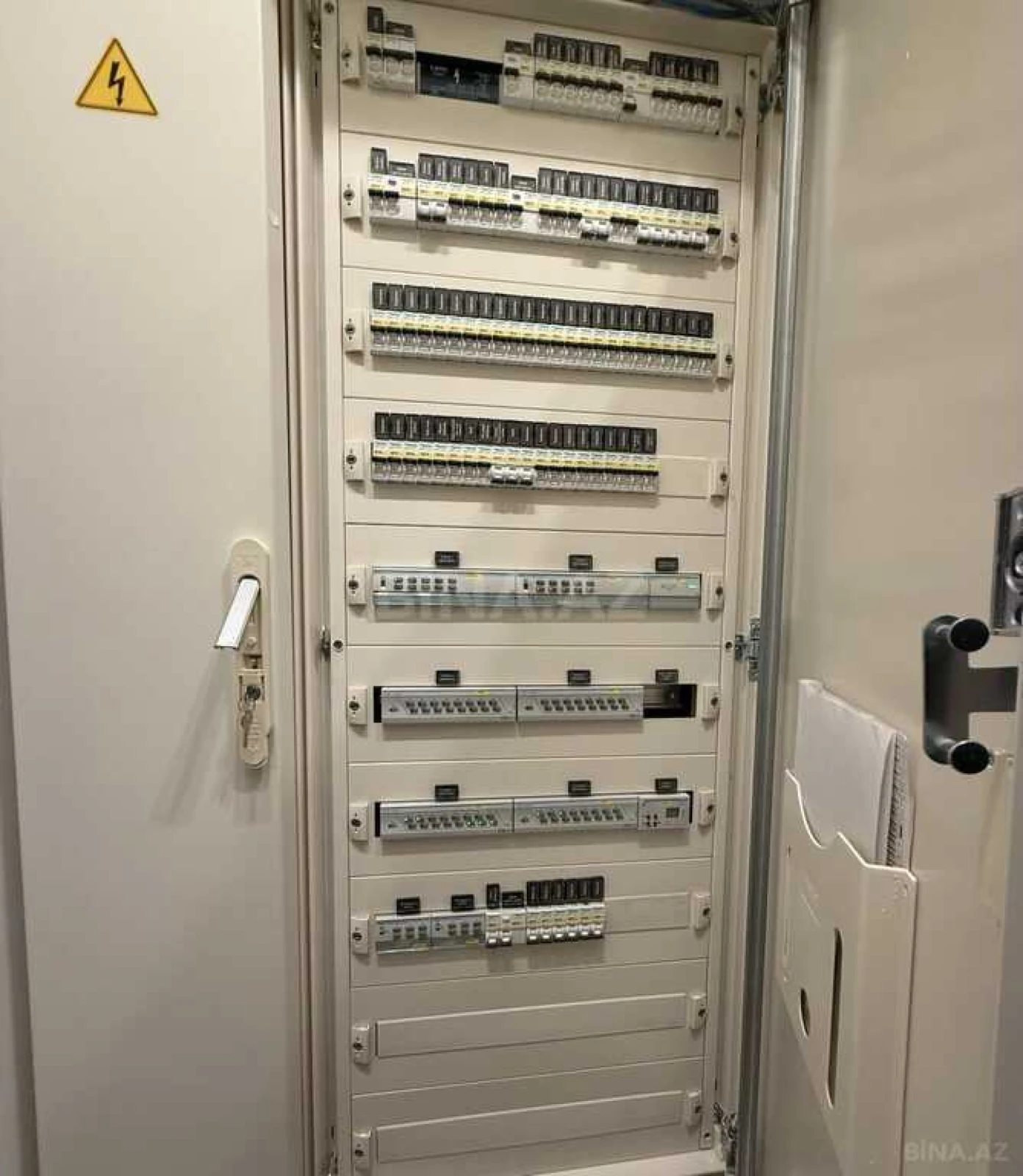 Satılır 4 otaqlı mənzil 288 m²