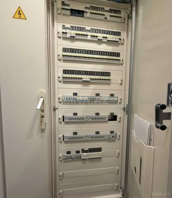 Satılır 4 otaqlı mənzil 288 m²