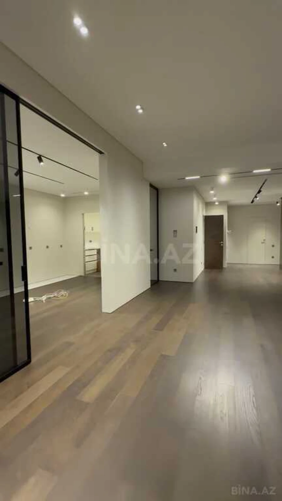 Satılır 4 otaqlı mənzil 288 m²