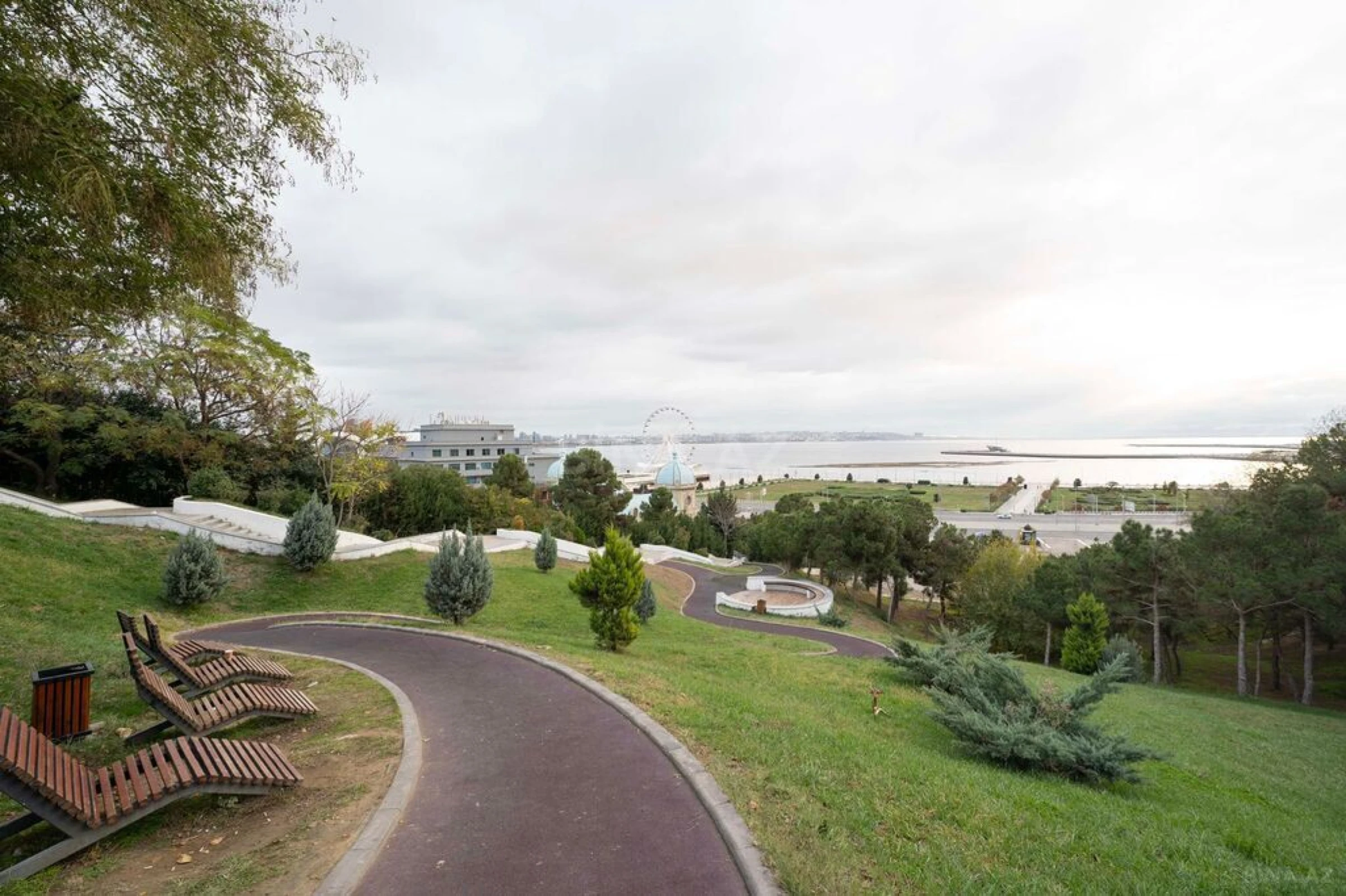 Satılır 4 otaqlı mənzil 288 m²