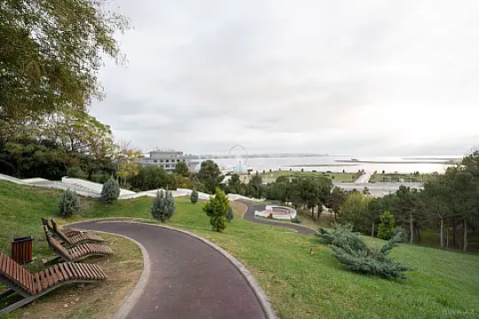 Satılır 4 otaqlı mənzil 288 m²