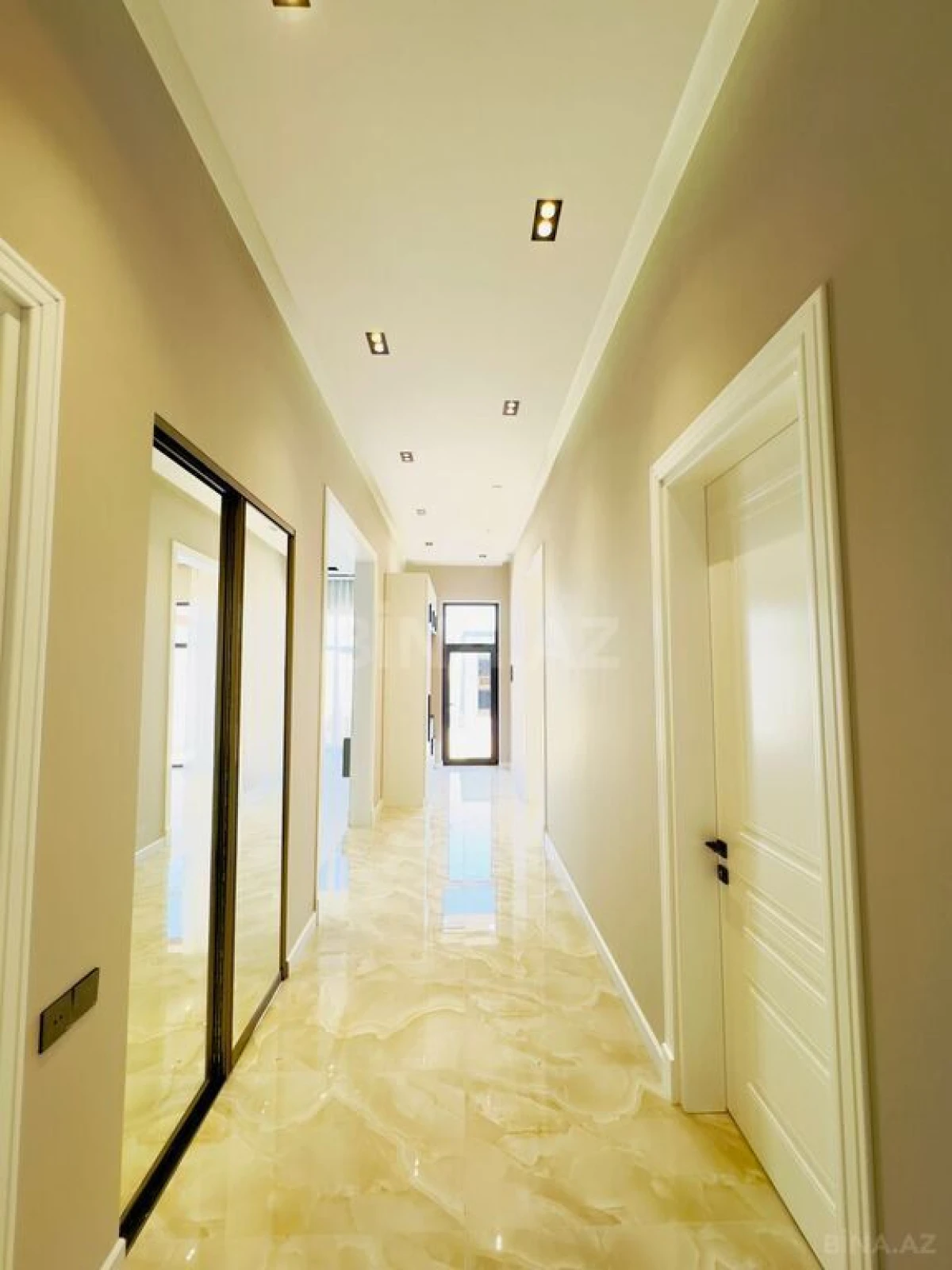 Satılır 4 otaqlı həyət evi 180 m²