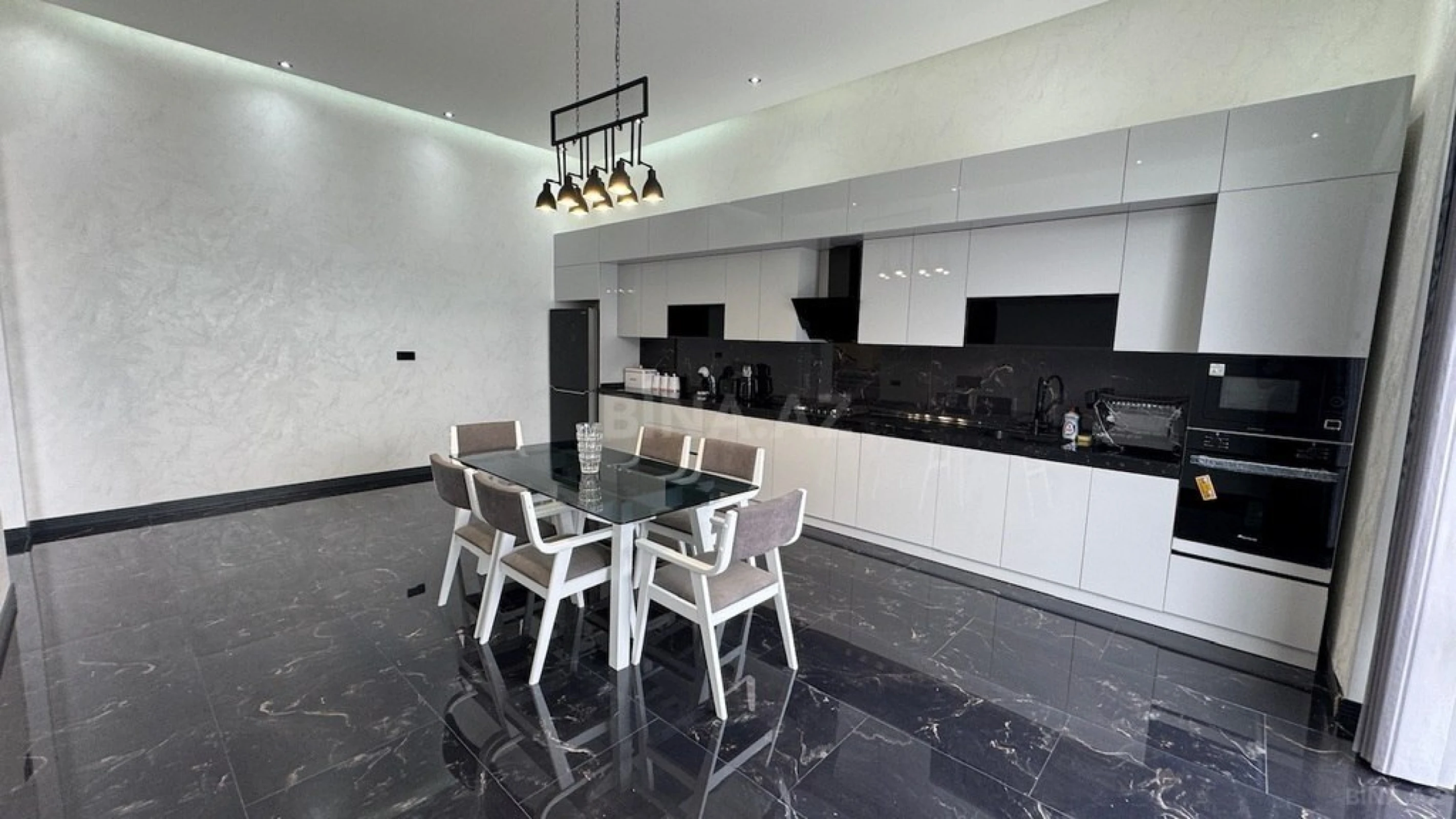 Satılır 4 otaqlı həyət evi 220 m²