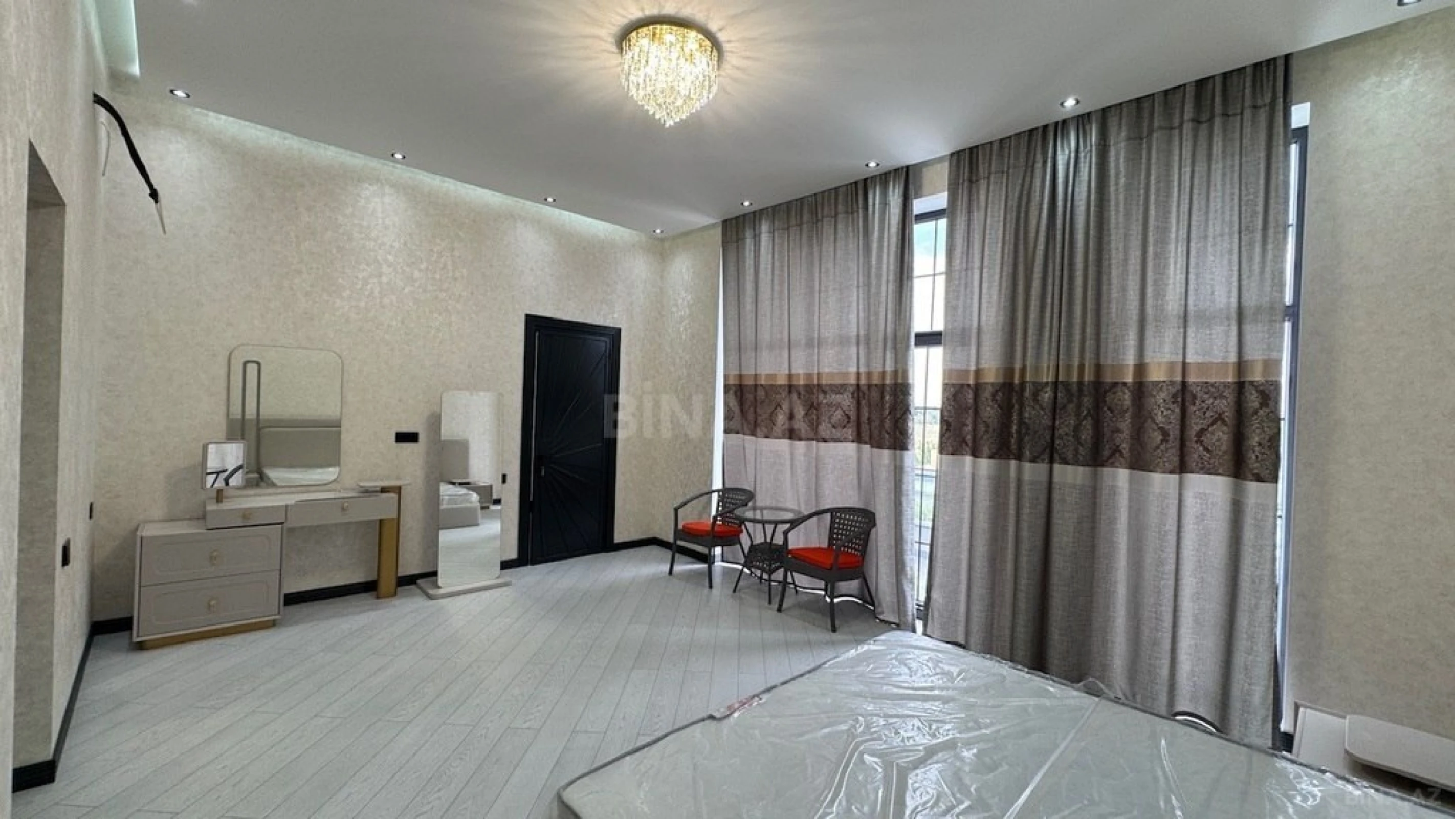 Satılır 4 otaqlı həyət evi 220 m²