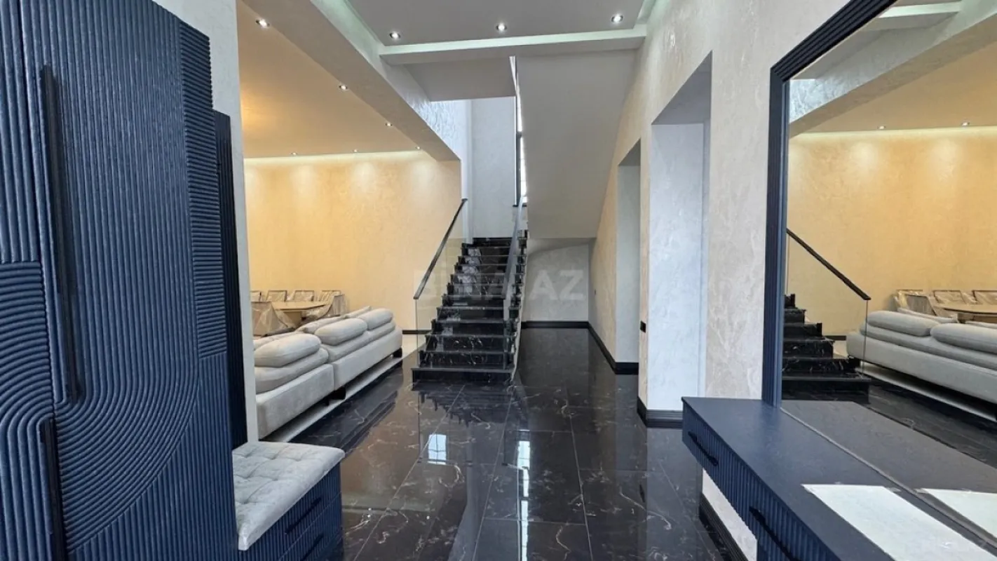 Satılır 4 otaqlı həyət evi 220 m²