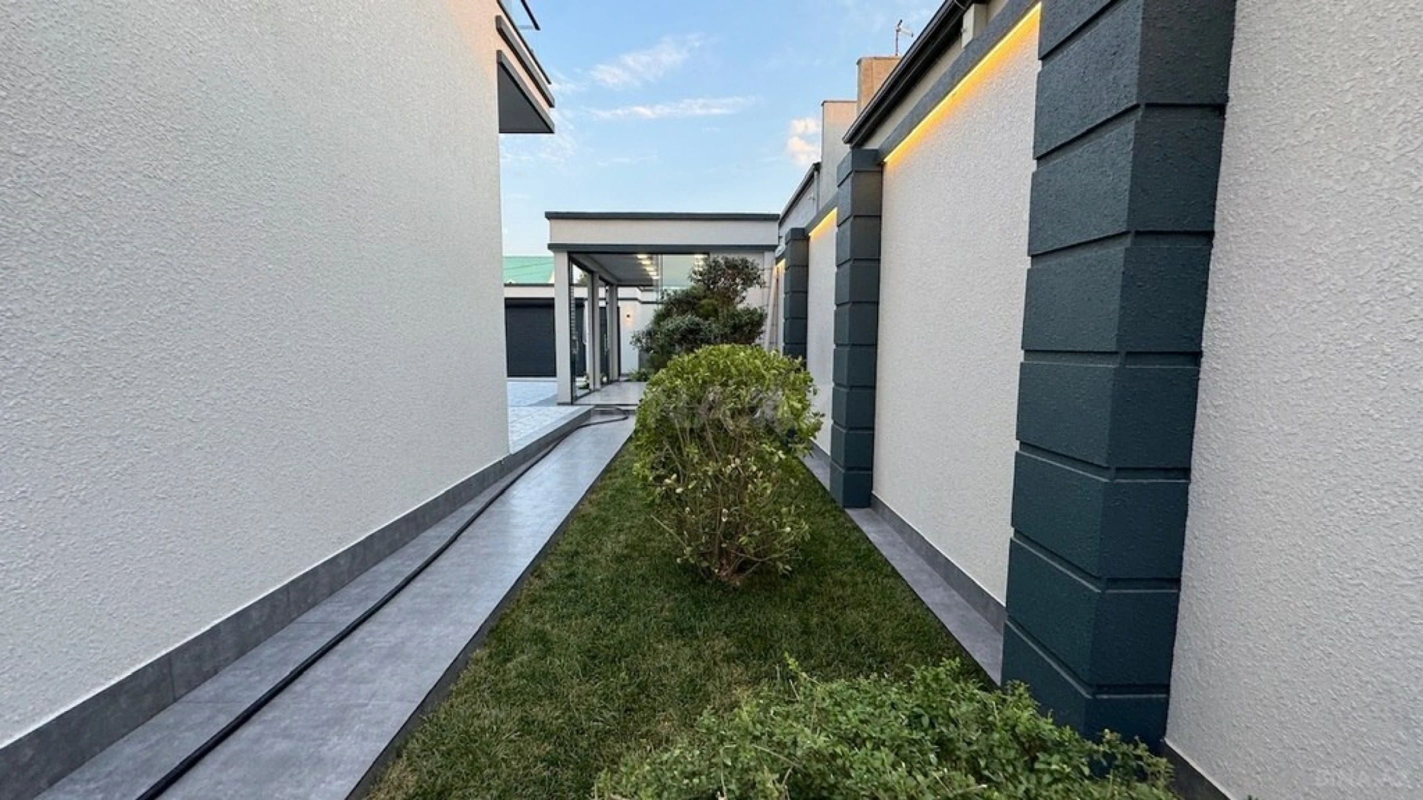 Satılır 4 otaqlı həyət evi 220 m²