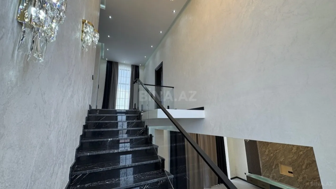 Satılır 4 otaqlı həyət evi 220 m²