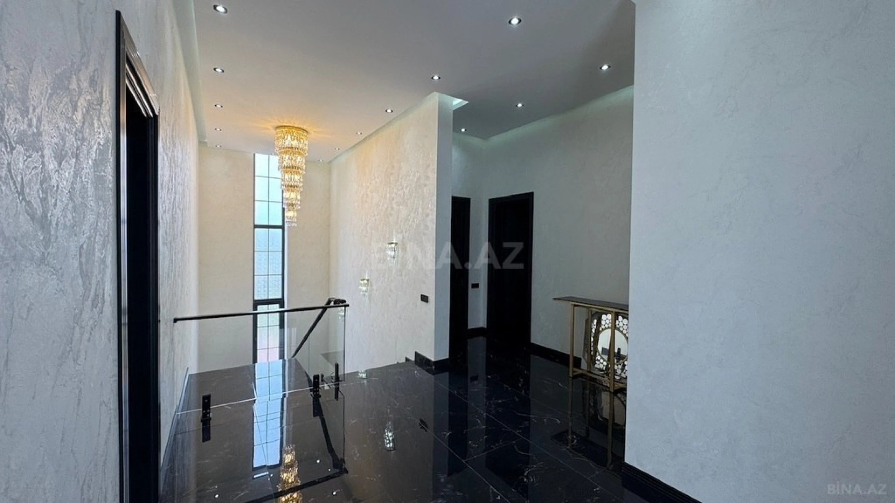 Satılır 4 otaqlı həyət evi 220 m²