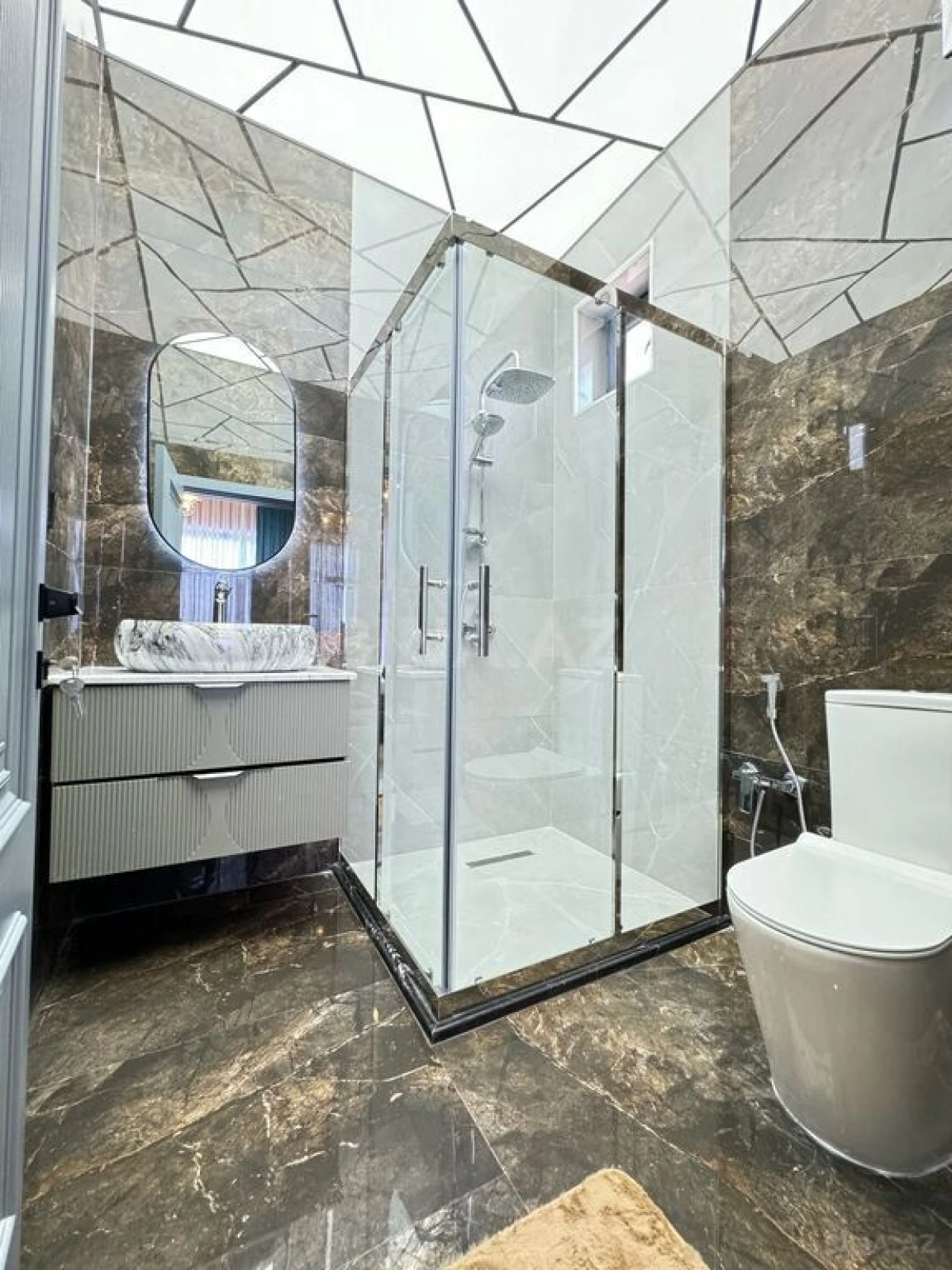 Satılır 6 otaqlı həyət evi 300 m²