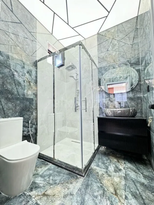 Satılır 6 otaqlı həyət evi 300 m²