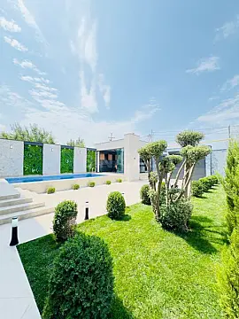 Satılır 6 otaqlı həyət evi 300 m²