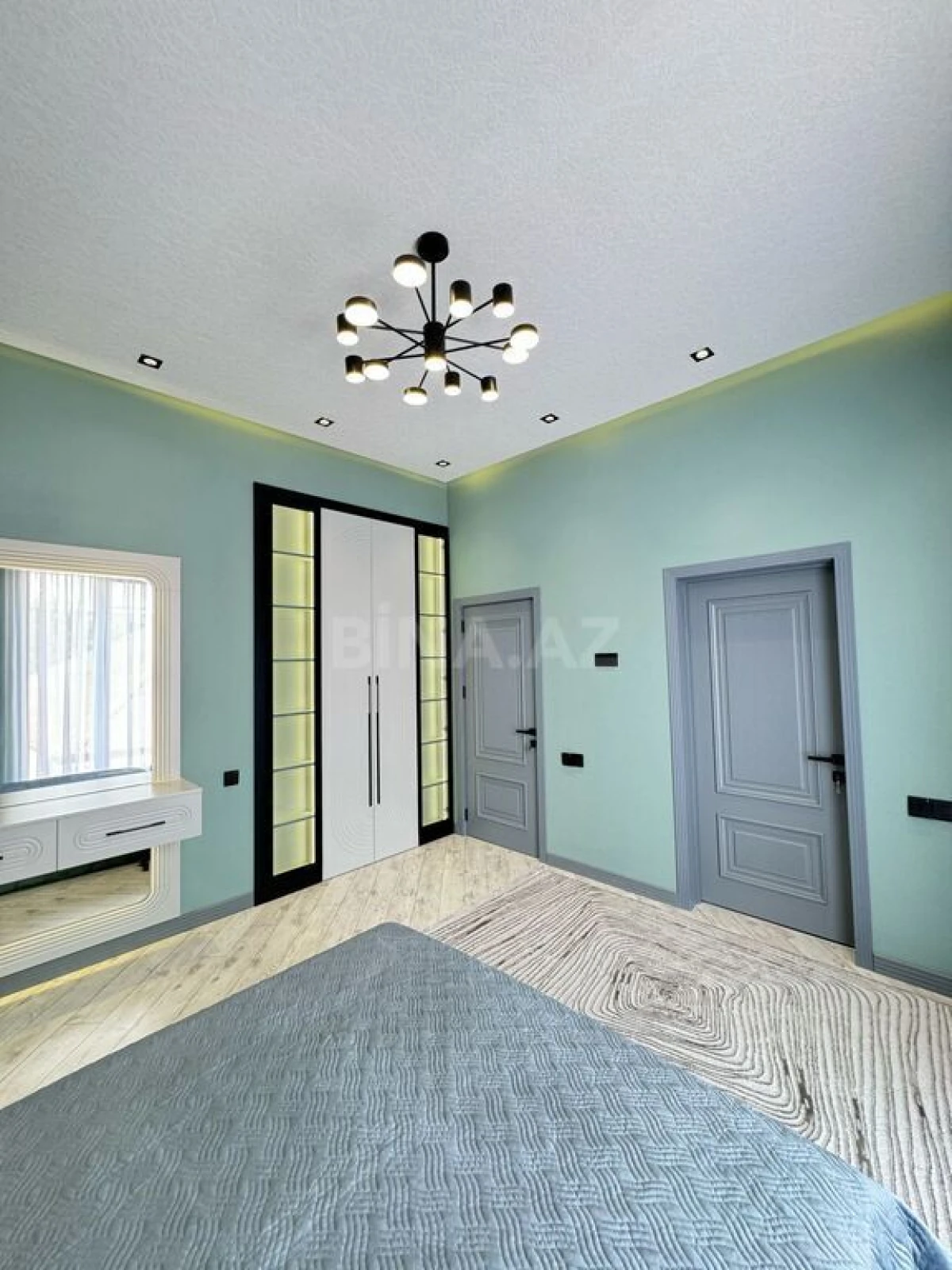 Satılır 6 otaqlı həyət evi 300 m²