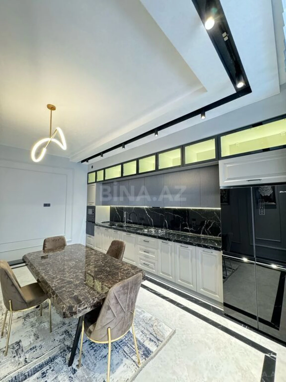 Satılır 6 otaqlı həyət evi 300 m²