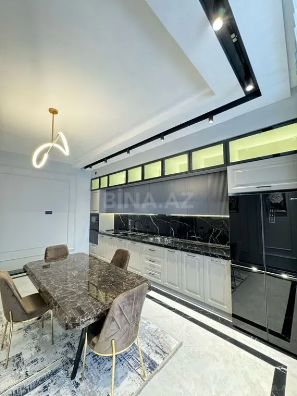 Satılır 6 otaqlı həyət evi 300 m²