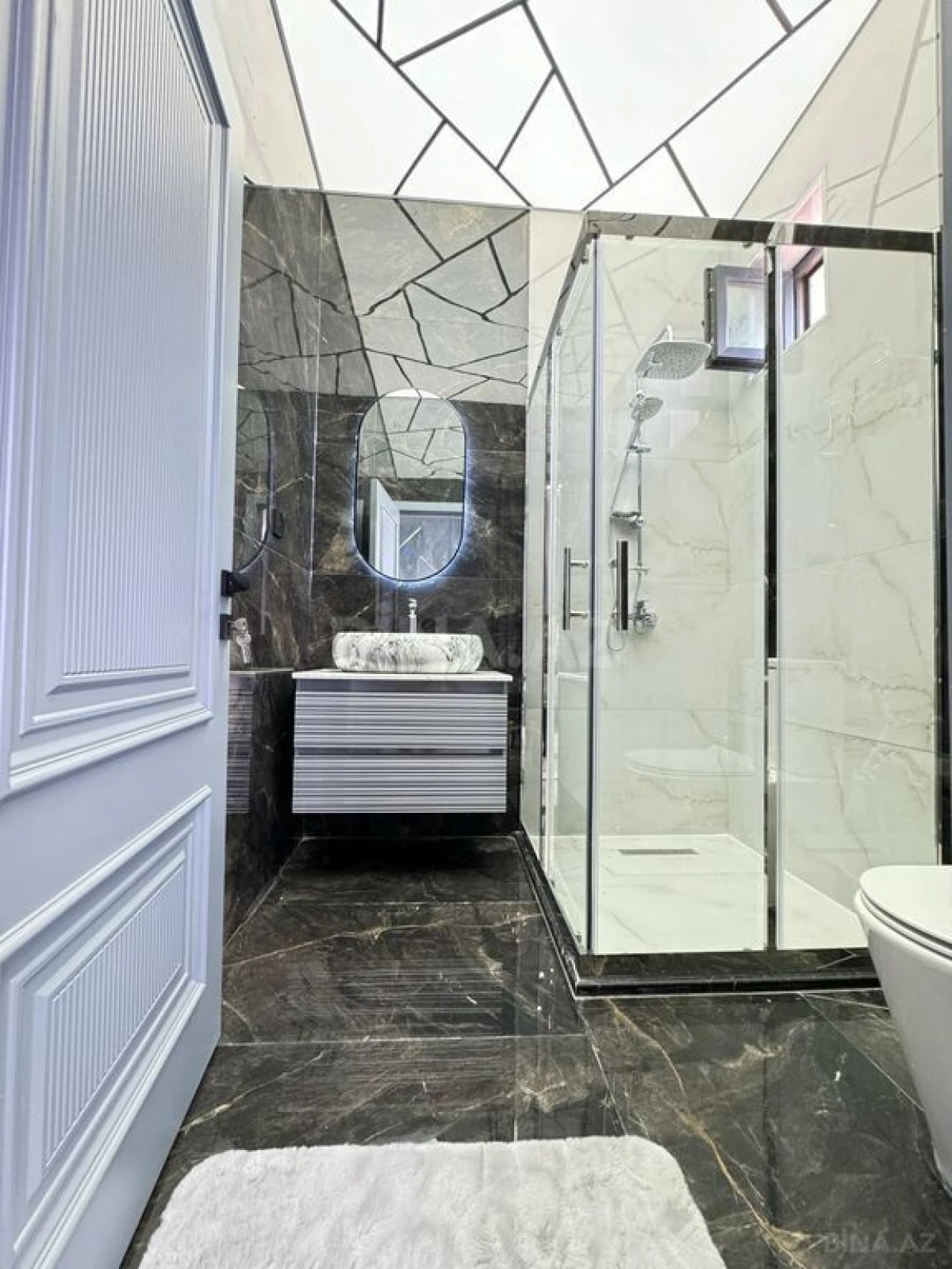 Satılır 6 otaqlı həyət evi 300 m²