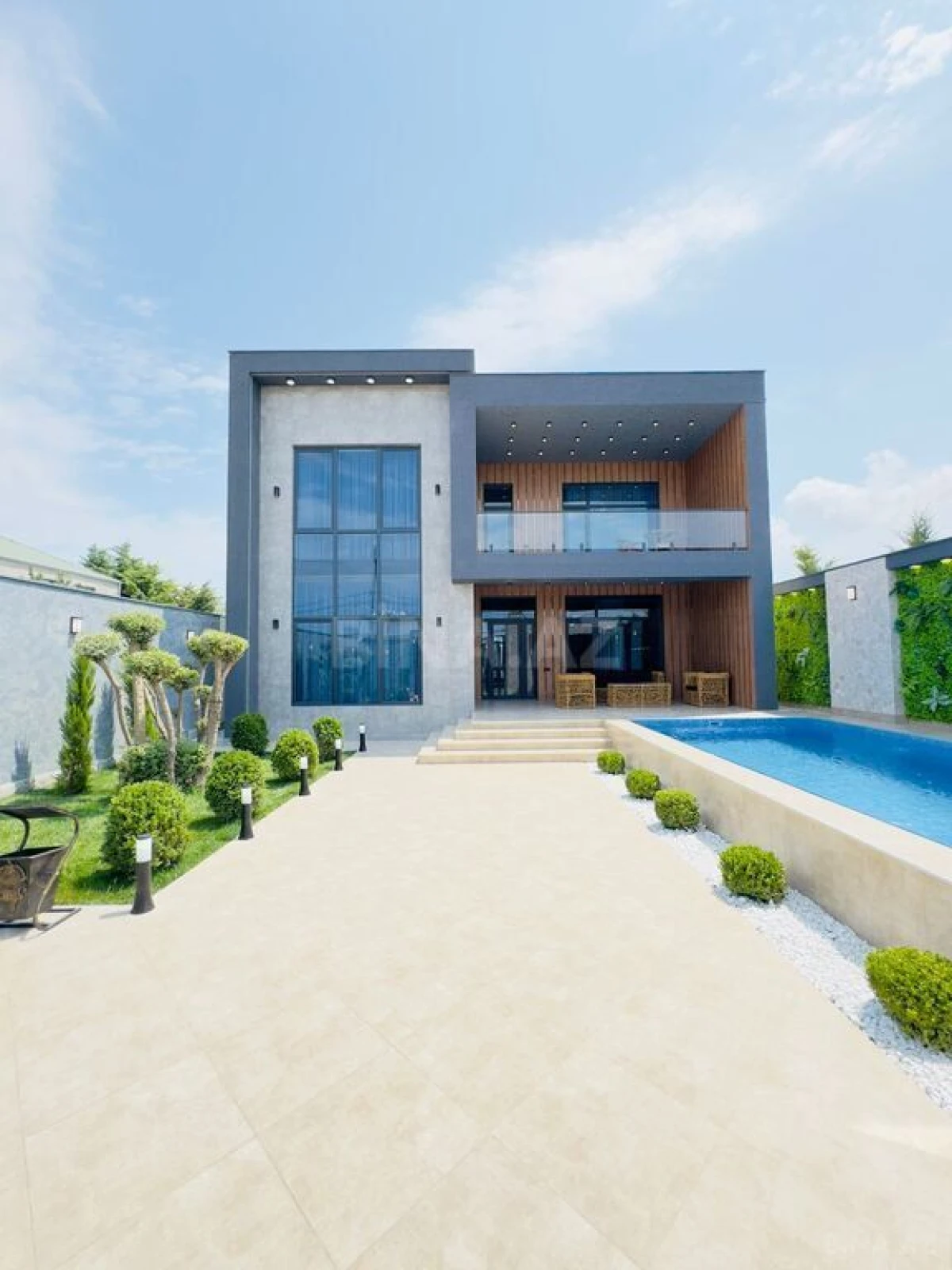 Satılır 6 otaqlı həyət evi 300 m²