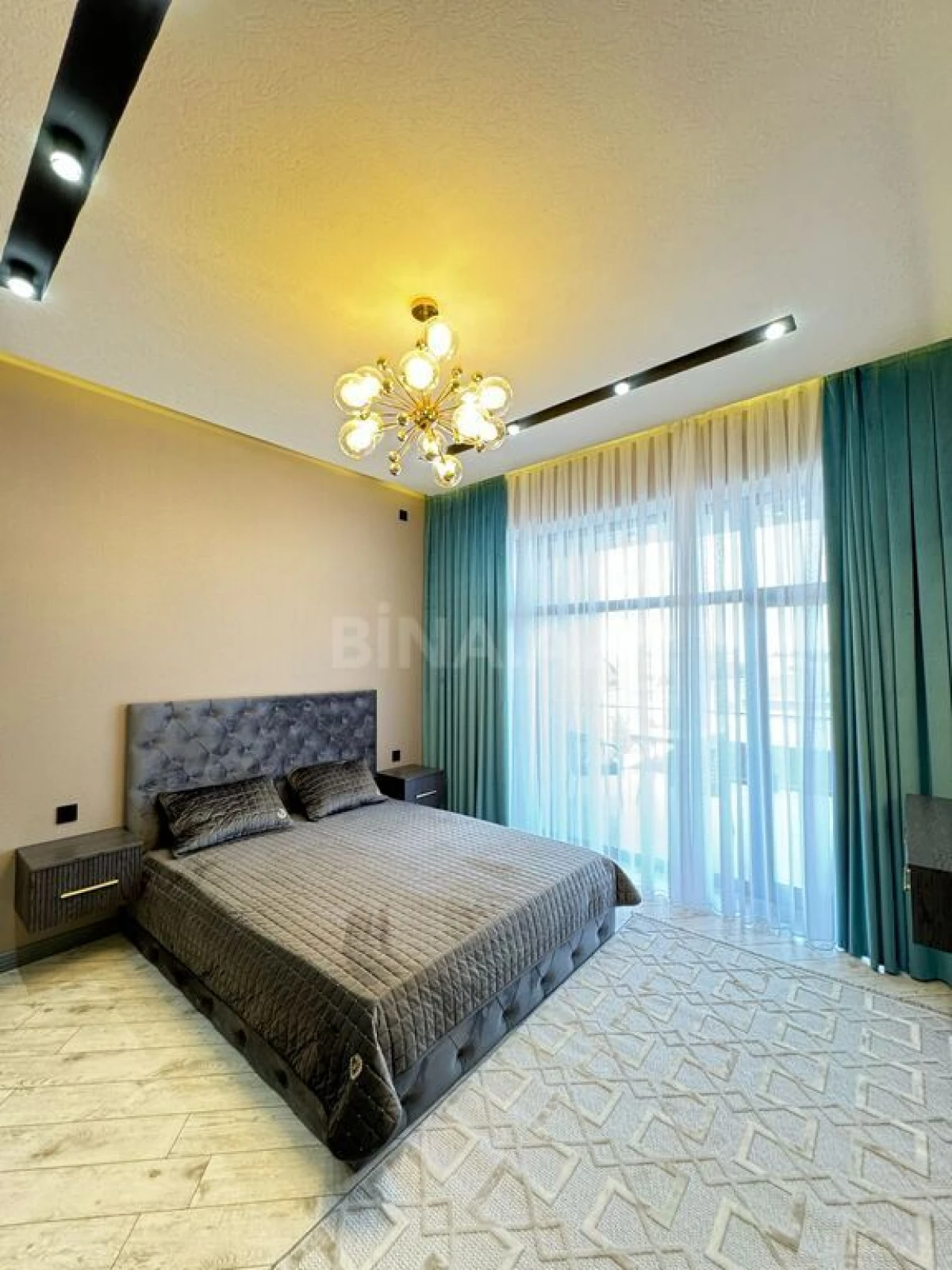 Satılır 6 otaqlı həyət evi 300 m²