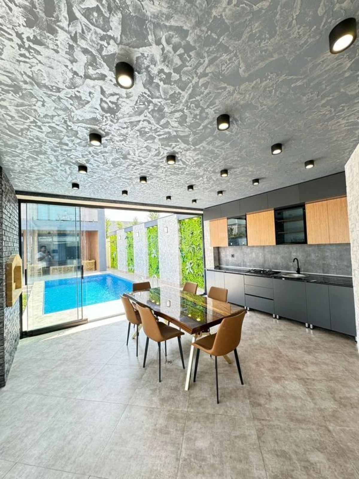 Satılır 6 otaqlı həyət evi 300 m²