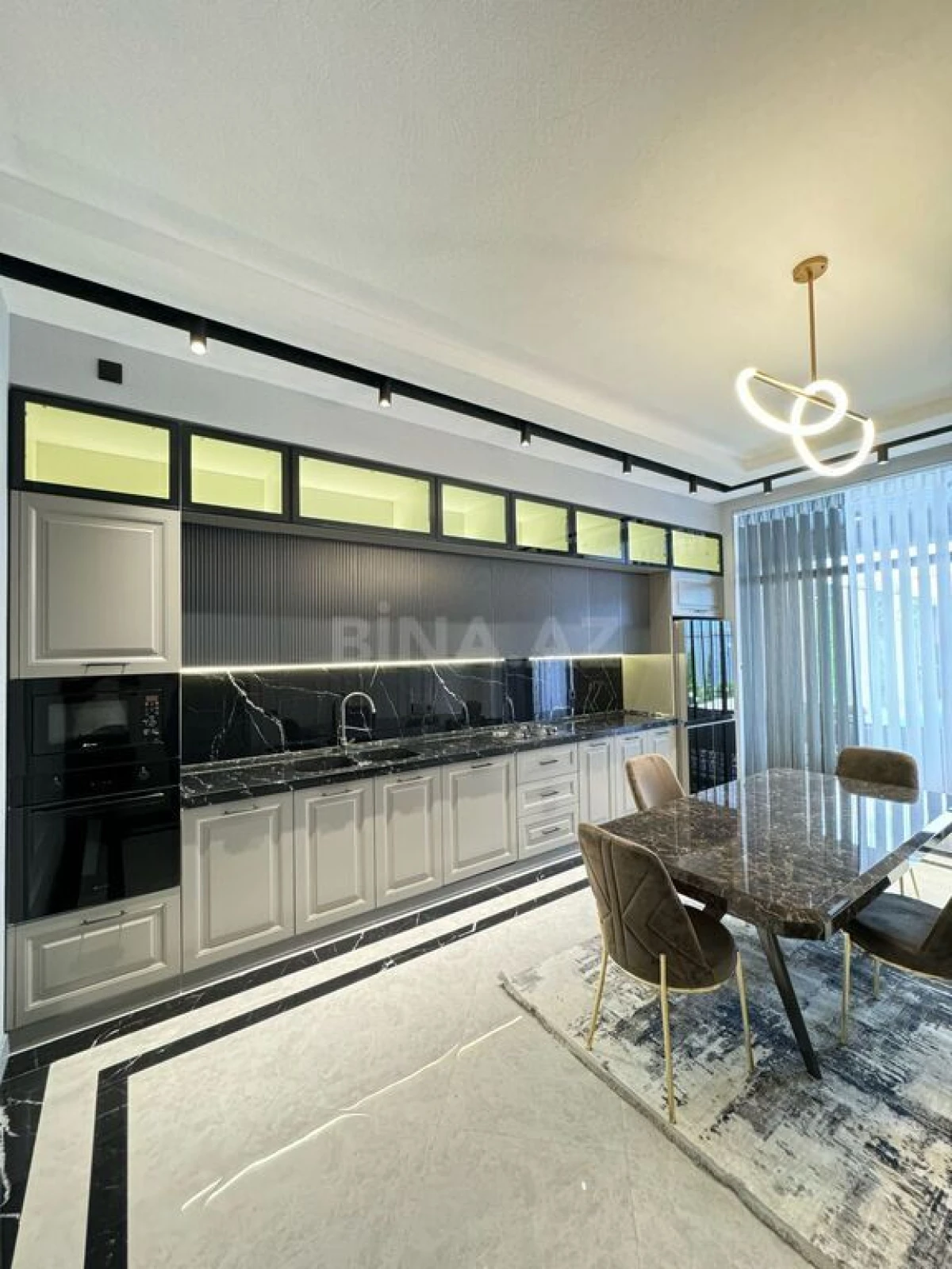 Satılır 6 otaqlı həyət evi 300 m²