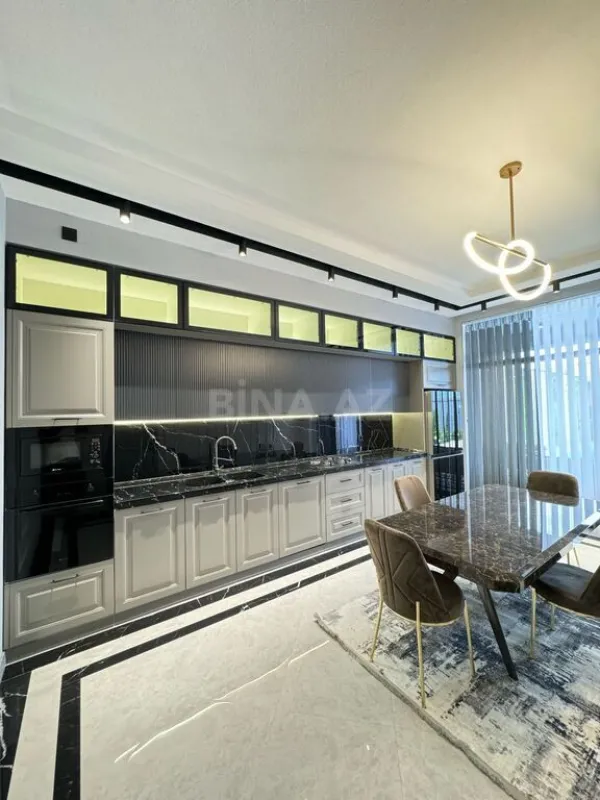 Satılır 6 otaqlı həyət evi 300 m²