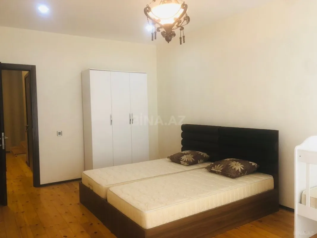 Satılır 4 otaqlı həyət evi 280 m²